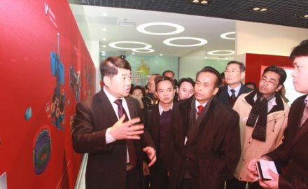 泰國農業部副部長Supachai Phosu一行到軟控參觀交流